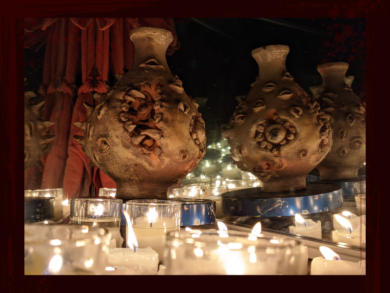 a vase inbetween two mirrors